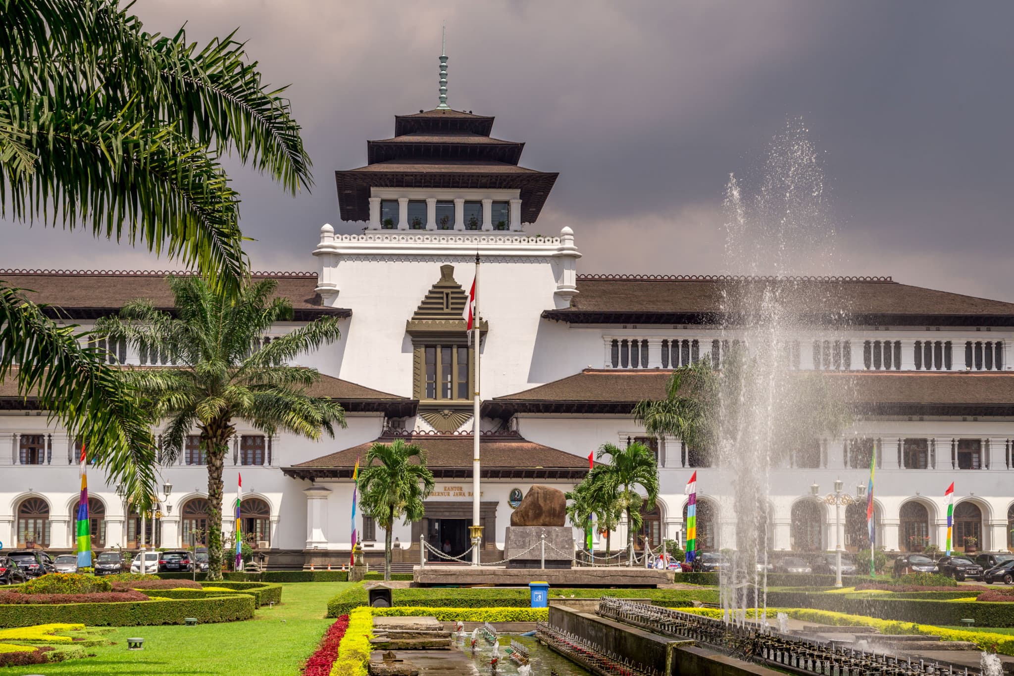 Bandung nằm trên cao nguyên